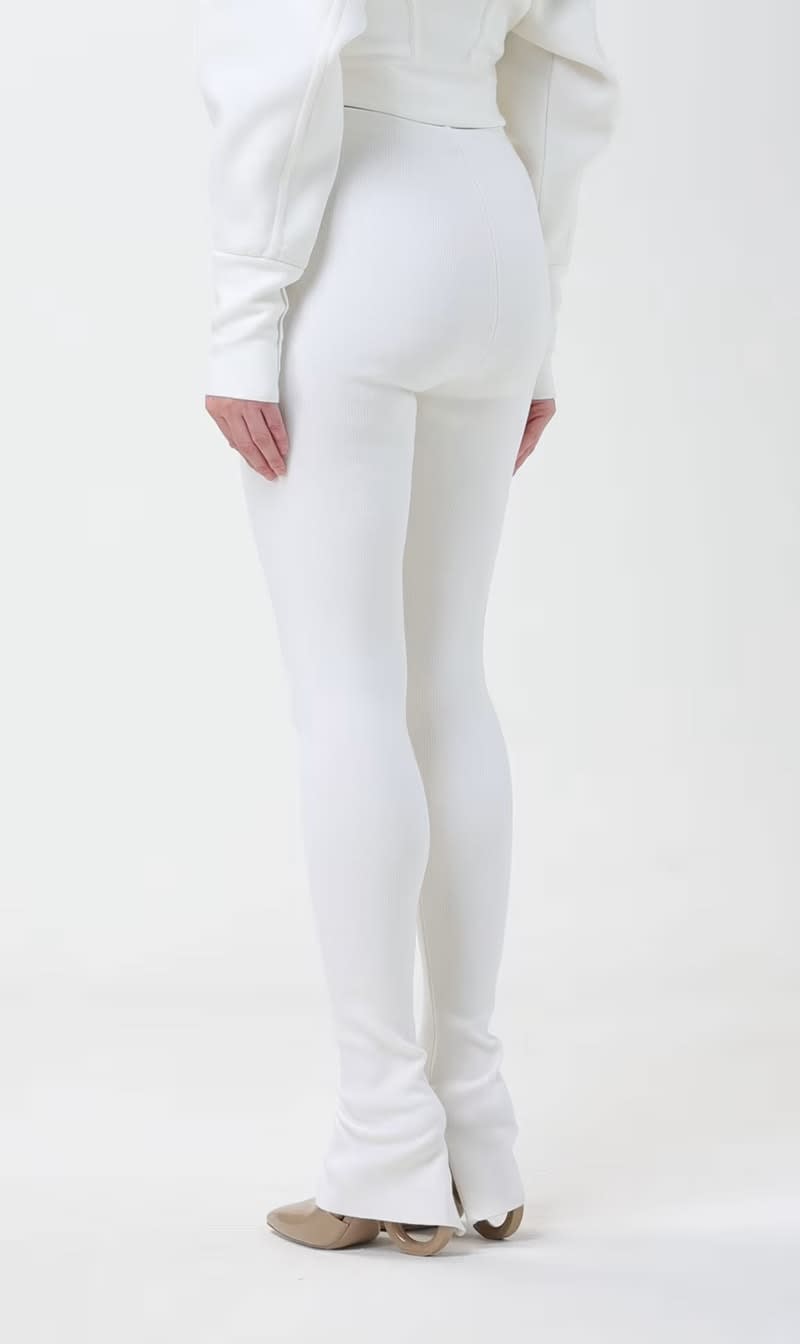 Salvatore Ferragamo White Compact Wool Trousers for Women | The Deal Outlet
Salvatore Ferragamo White Compact Wool Trousers for Women | The Deal Outlet