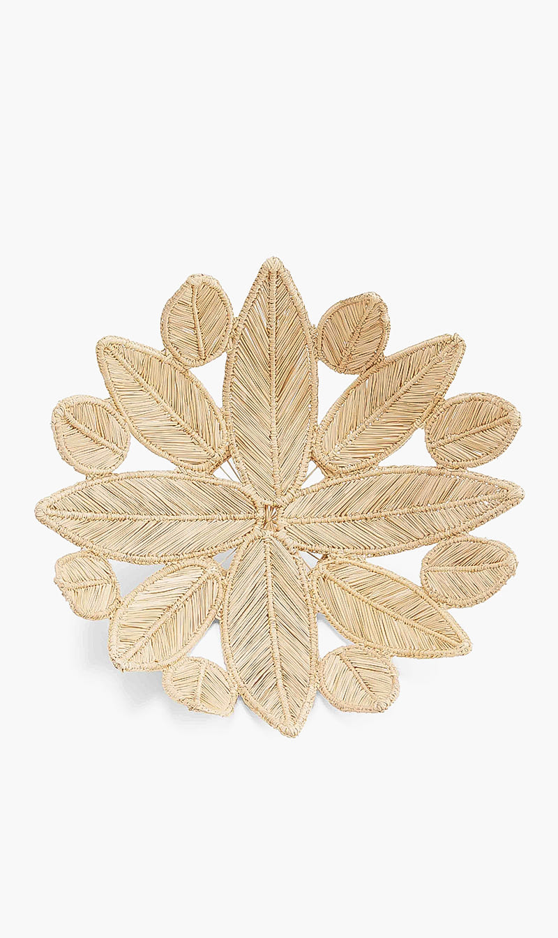 Artesanias Del Atlantico White Stromanthe Straw Centerpiece - Large | The Deal Outlet
Artesanias Del Atlantico White Stromanthe Straw Centerpiece - Large | The Deal Outlet