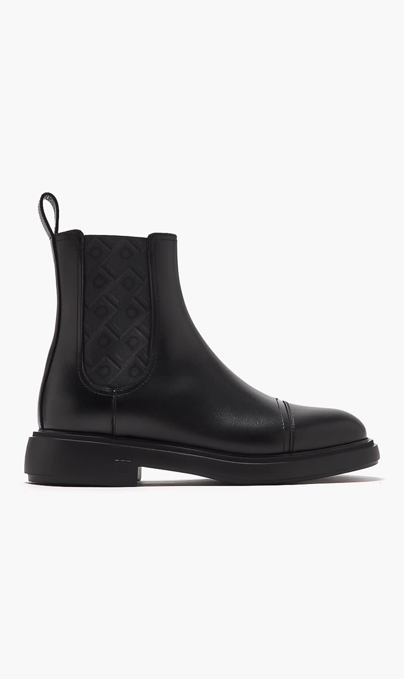 Salvatore Ferragamo Black Gancini Chelsea Boots for Men | The Deal Outlet
Salvatore Ferragamo Black Gancini Chelsea Boots for Men | The Deal Outlet