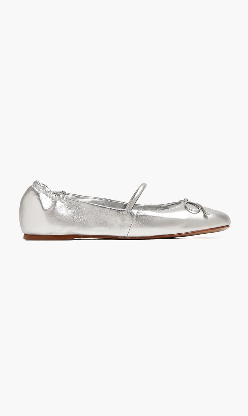 Schutz Silver Fechado Salto Rasteiro Ballerinas for Women
Schutz Silver Fechado Salto Rasteiro Ballerinas for Women