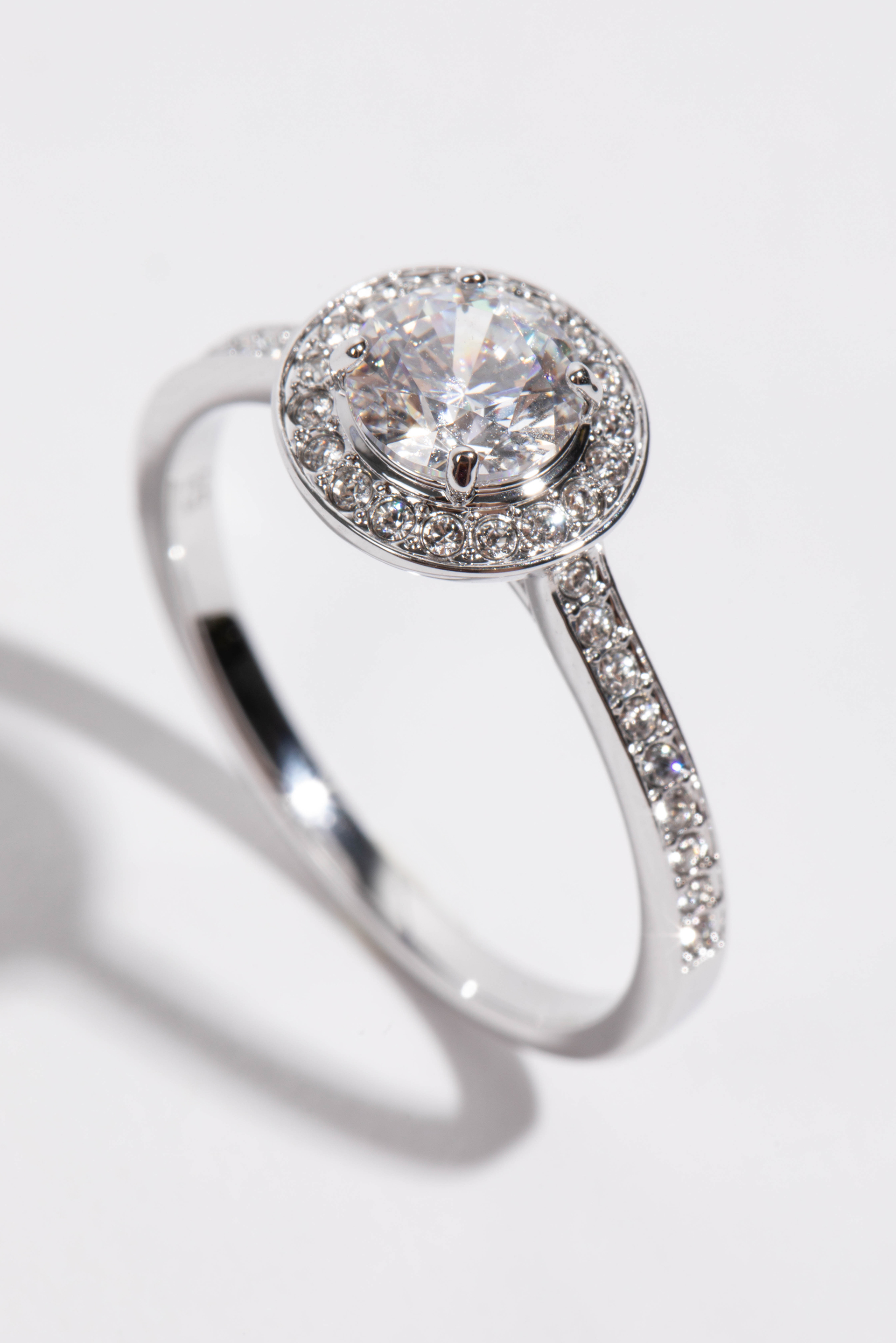 Swarovski Attract Light Round Ring