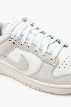 Dunk Low Sneakers