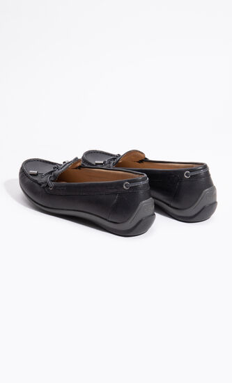D Yuki A Moccasin