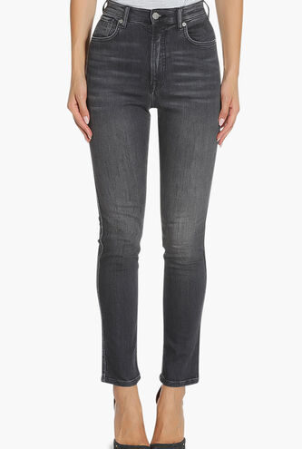 Betty Mom Straight Fit Jeans