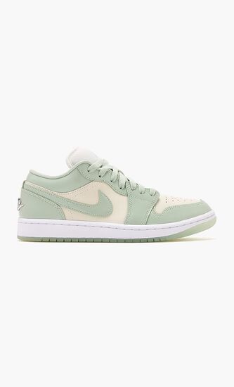 Air Jordan 1 Low SE Sneakers