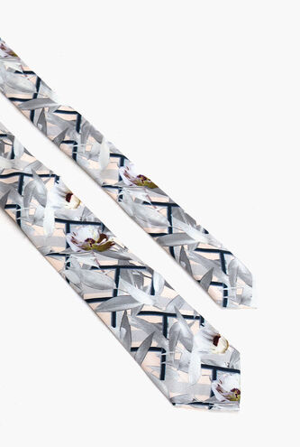 ربطة عنق من الحرير بنقشة هندسية للزهور