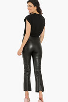 بنطال من الجلد