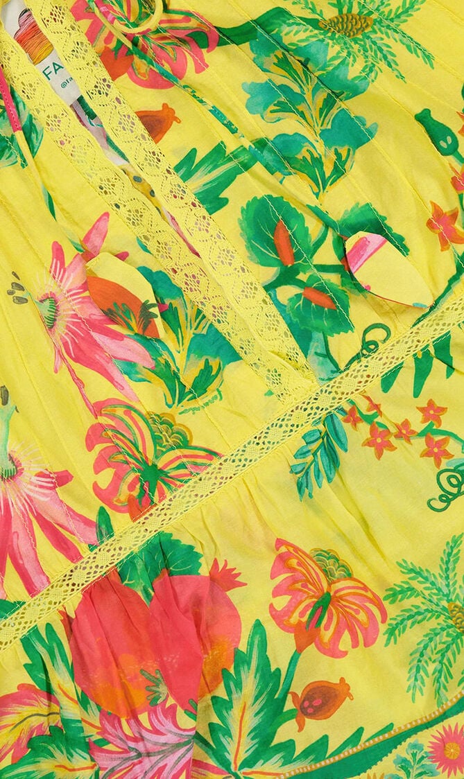 Delicate Fruit Garden Sleeveless Blouse Delicate Fruit Garden Sleeveless Blouse