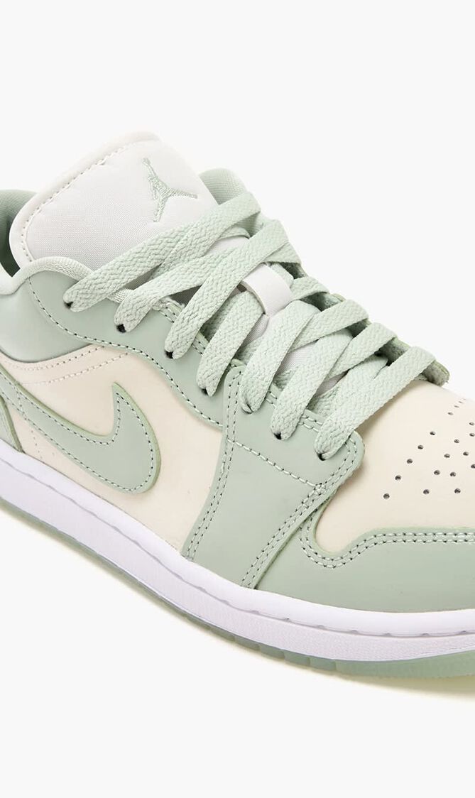Air Jordan 1 Low SE Sneakers