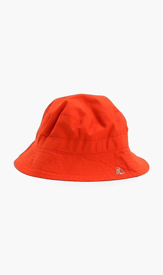 Bucket top hat outlet