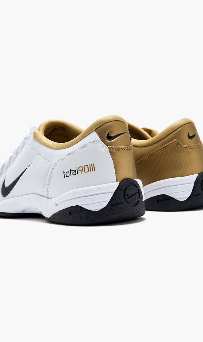 Total 90 sneakers