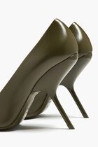 Eva Pumps