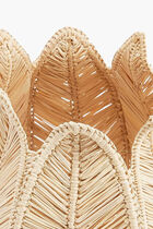 حامل شموع مصنوع من قش نخيل الإيراكا