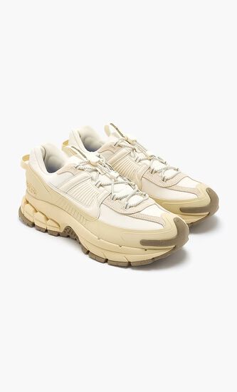 Zoom Vomero Roam Sneakers