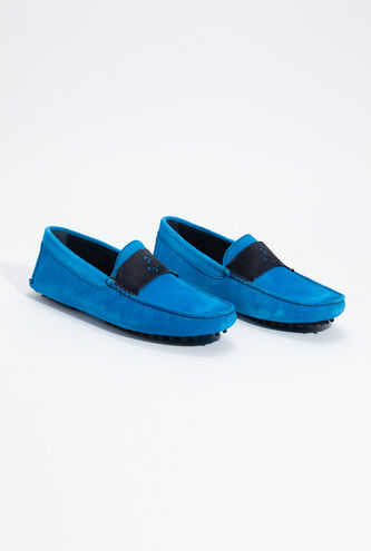 Contrasting Suede Solid Loafers