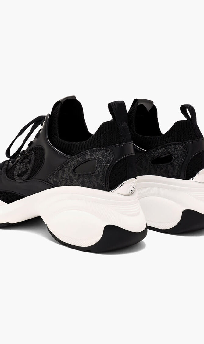 Zuma Sneakers