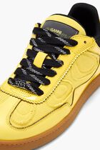 08 Sneakers