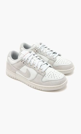 Dunk Low Sneakers
