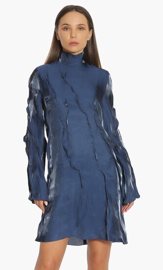 فستان قصير بتصميم مموج