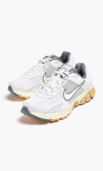 W NIKE ZOOM VOMERO 5