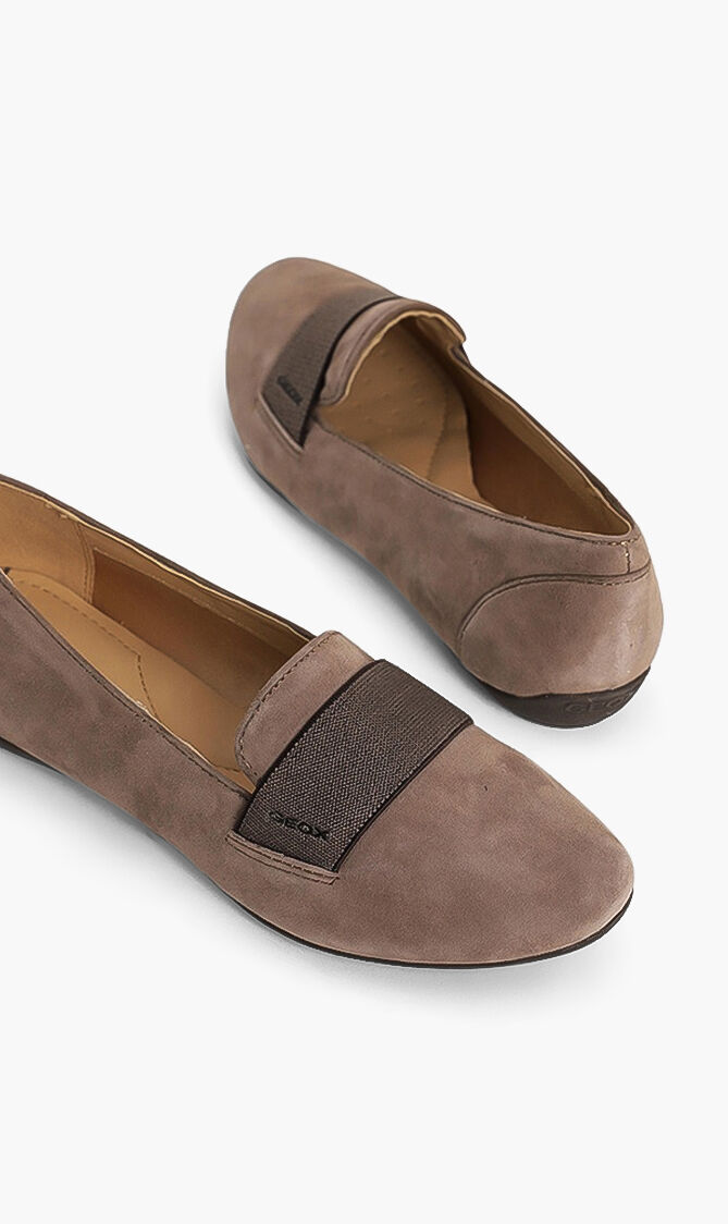 حذاء شارلين بكعب مسطح من الجلد السويدي