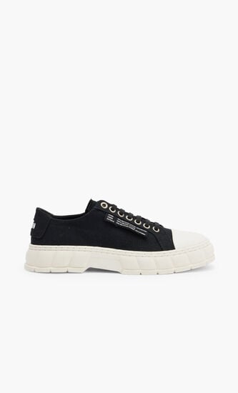 BLACK CANVAS