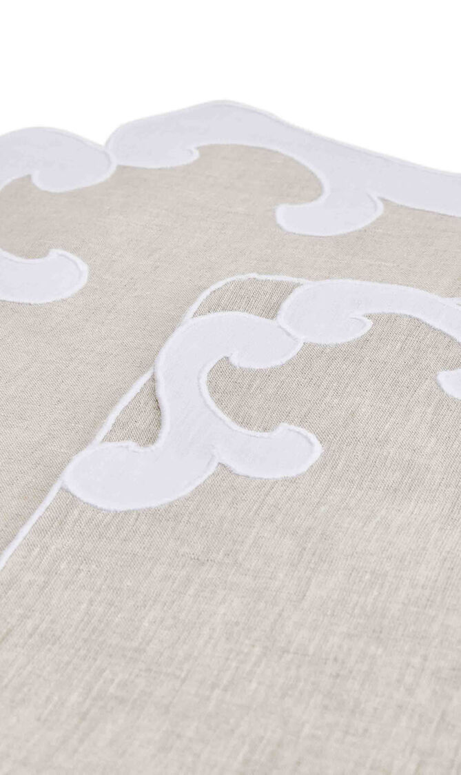 مجموعة شامبور من 4 مفارش أطباق ومناديل مجموعة شامبور من 4 مفارش أطباق ومناديل