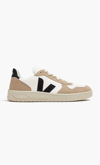 V 10 Sneakers