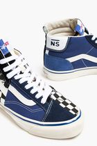 Premium Clash the Wall Sneakers