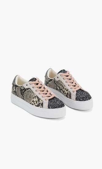 Garmini Sneakers