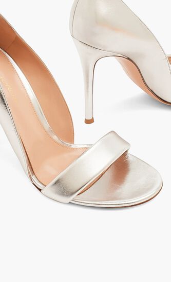 Baiser Sandals