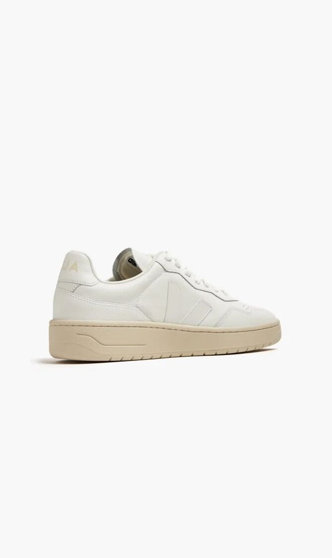 V90 Sneakers