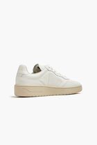 V90 Sneakers