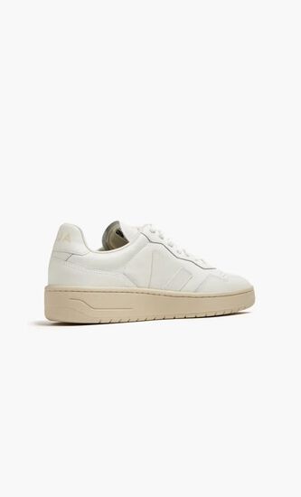 V90 Sneakers