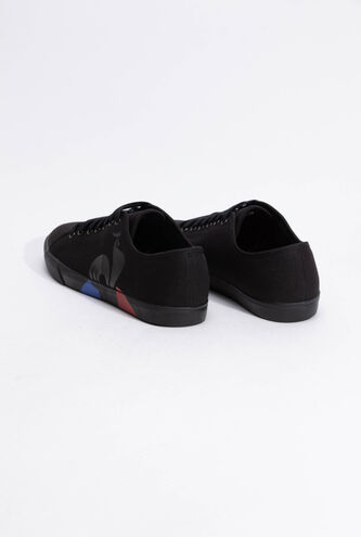 Verdon Bold Triple Black Sneakers