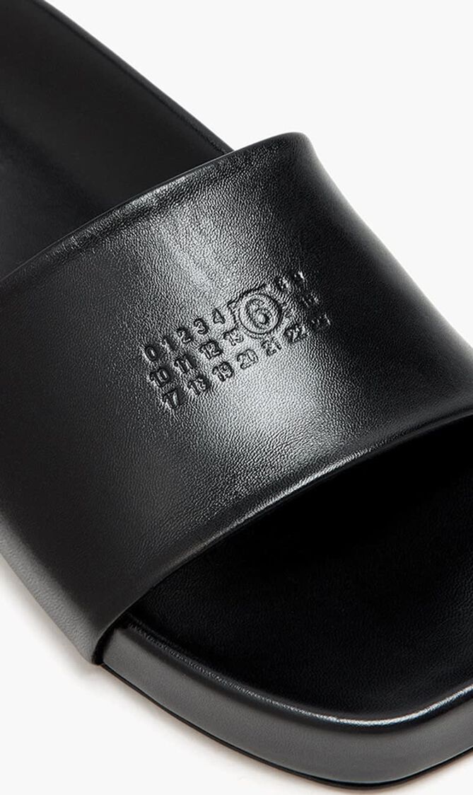 Anatomic flat sandals