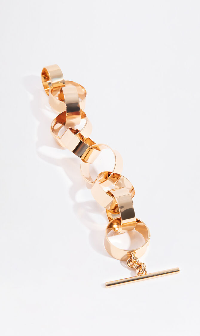 سوار كبير على شكل دائري ذو حلقات متشابكة