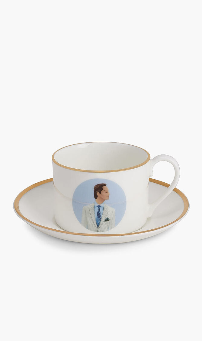 فنجان الشاي فالنتينو مع صحنه