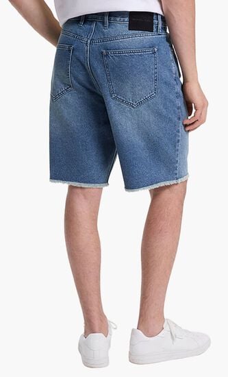 FRAYED DENIM SHORT
