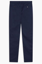 بنطال تشينو بلون سادة وقصّة ضيقة