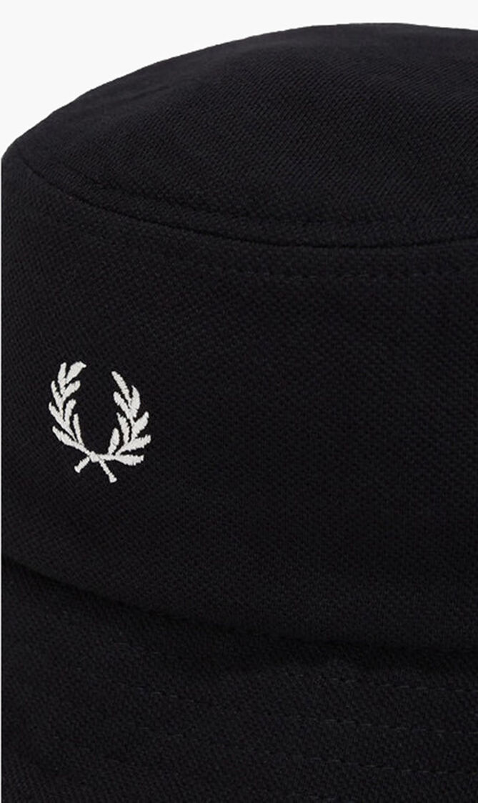 PIQUE BUCKET HAT