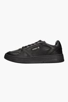 Krew Sneakers