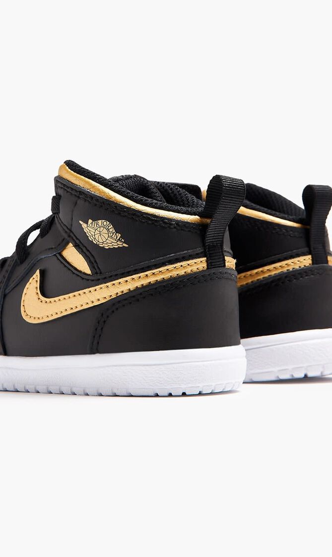 Air Jordan 1 Mid sneakers