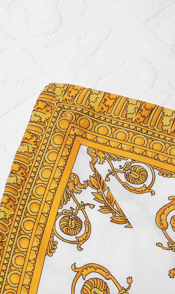 Contrast Border Bath Towel