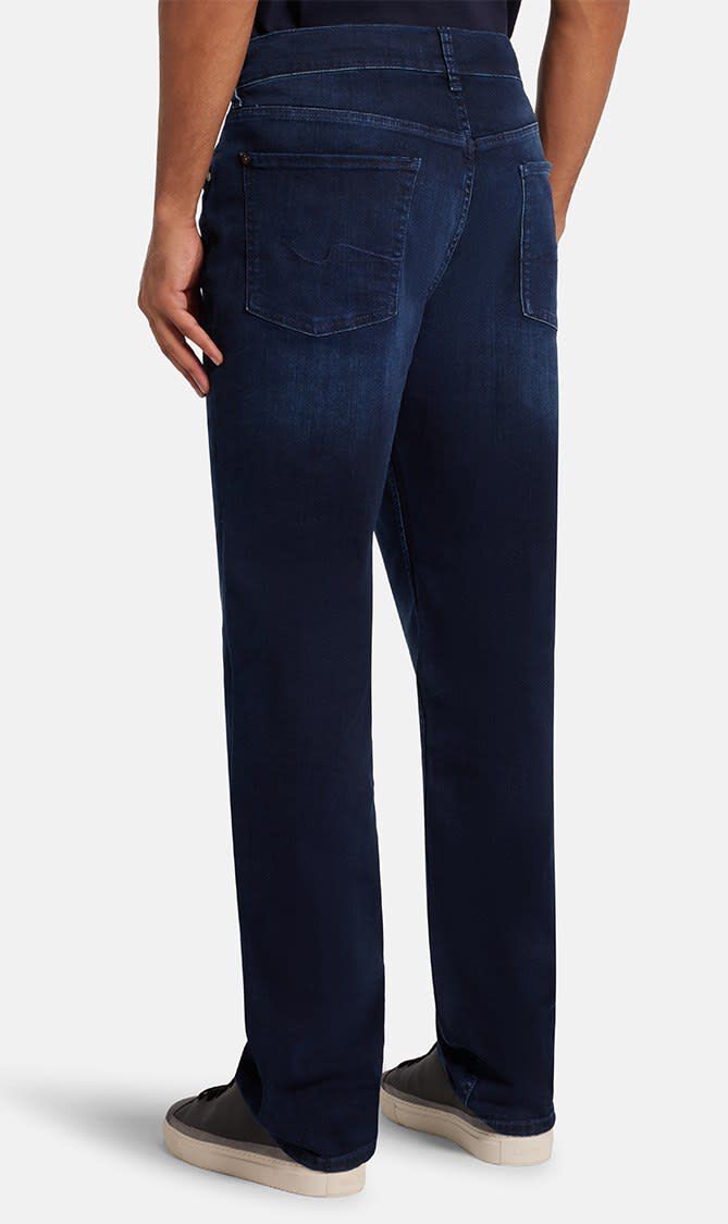 THE STRAIGHT ALASKA NIGHT