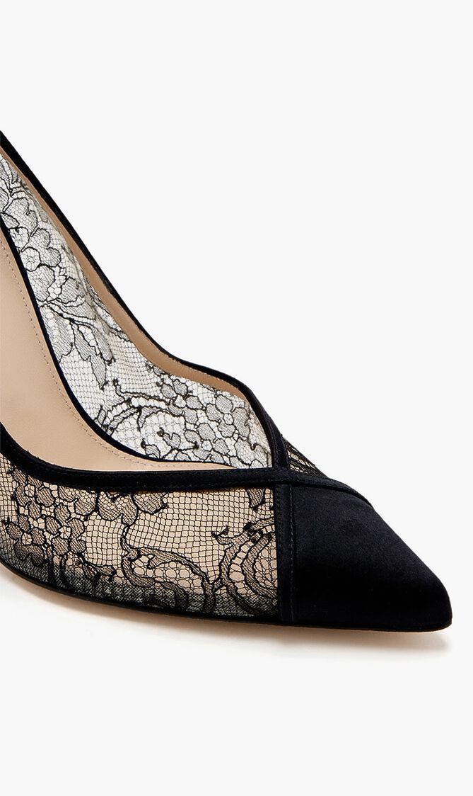 Nora Pumps