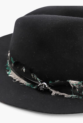 قبعة فيدورا من الصوف مزينة بريش