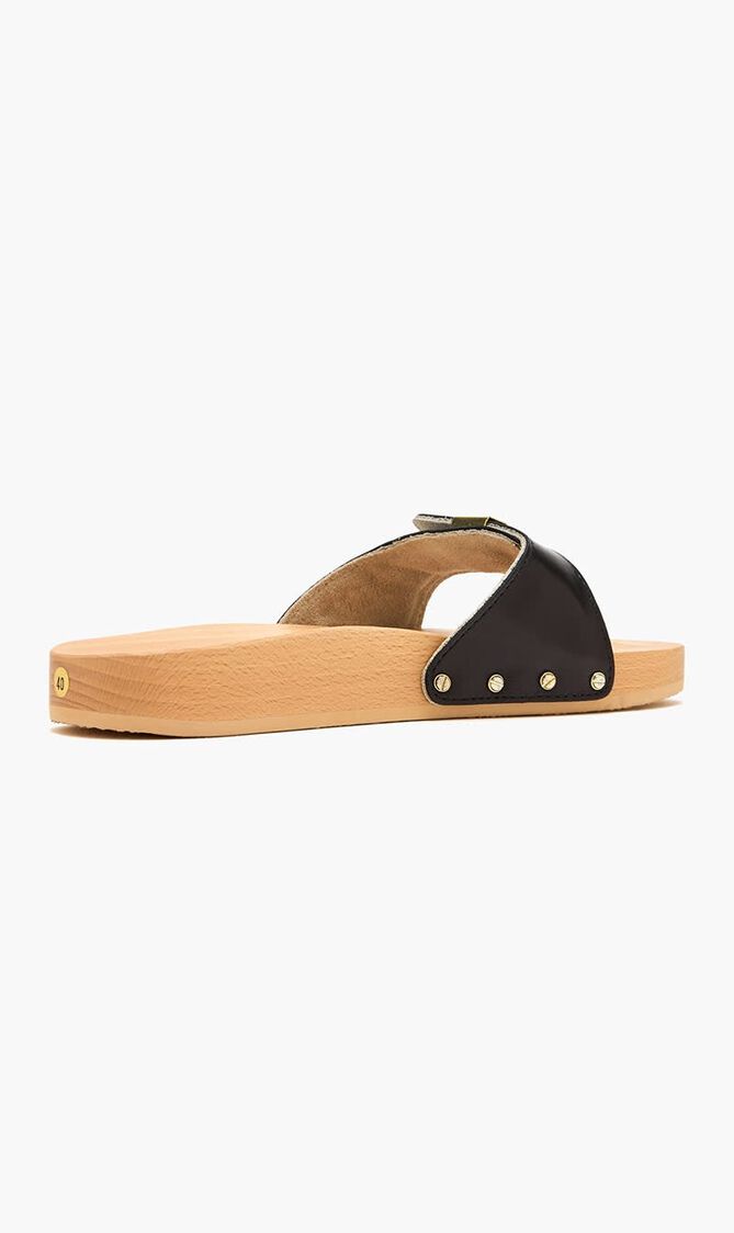 Pescura Flat Sandals
