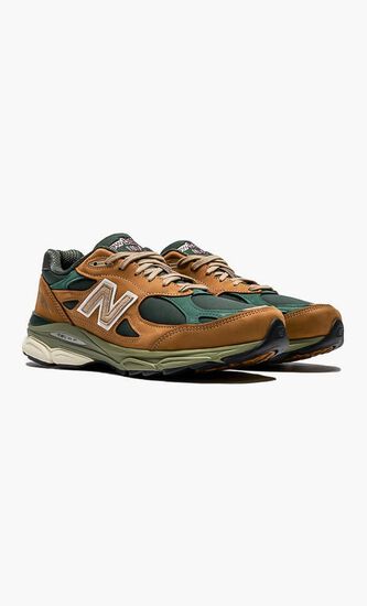 990 Sneakers