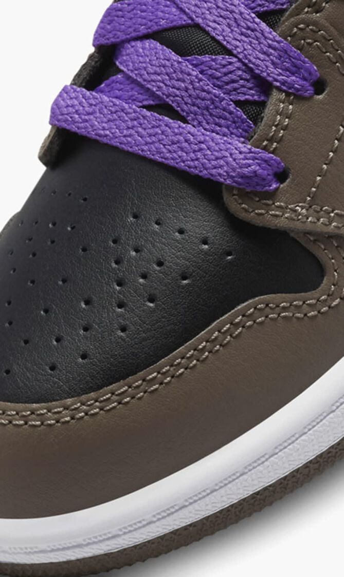 Jordan 1 Mid Sneakers